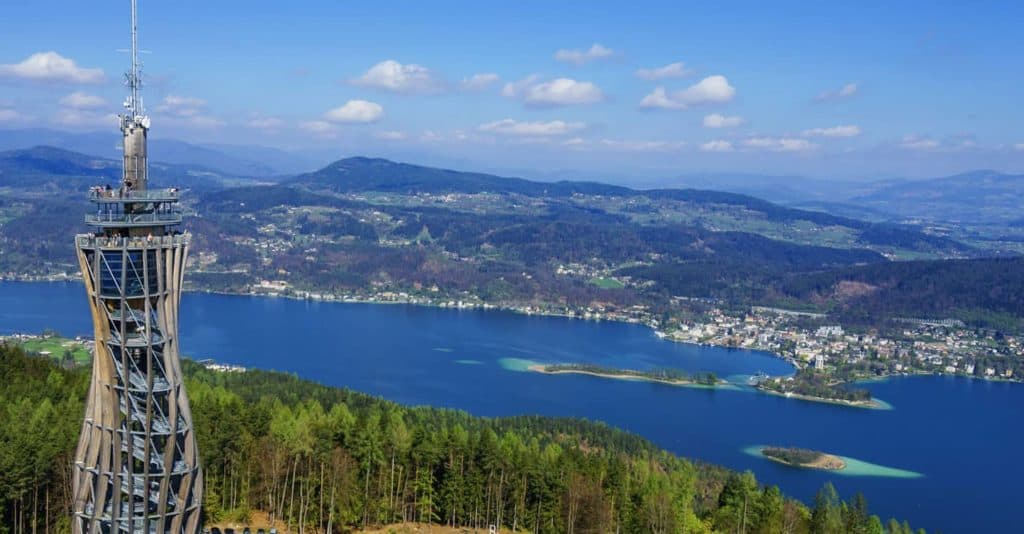 Aussichtsturm Sehenswürdigkeit Pyramidenkogel Wörthersee Kapuzinerinsel Pörtschach