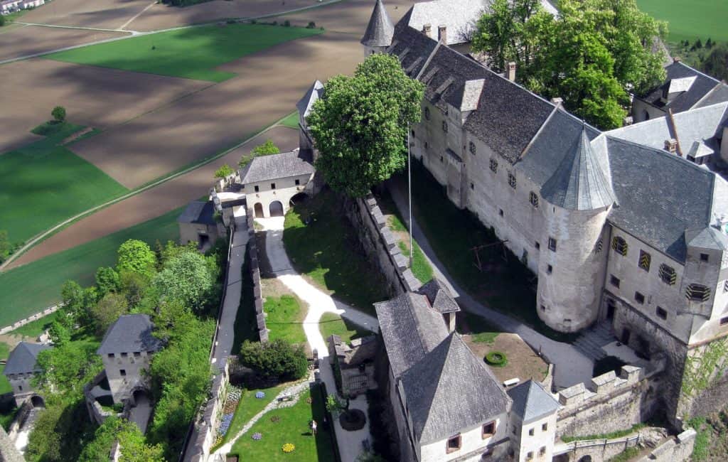 Sehenswürdigkeit Burg Hochosterwitz Längsee Südkärnten Luftaufnahme