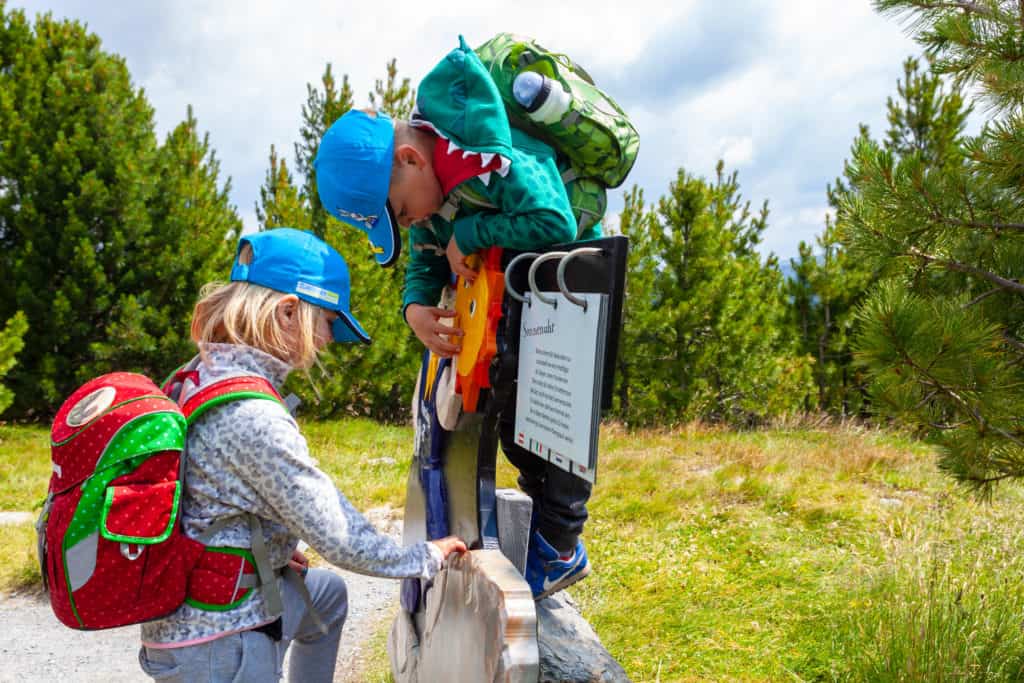 Kinder wandern im familienfreundlichen Urlaub auf der Turrach