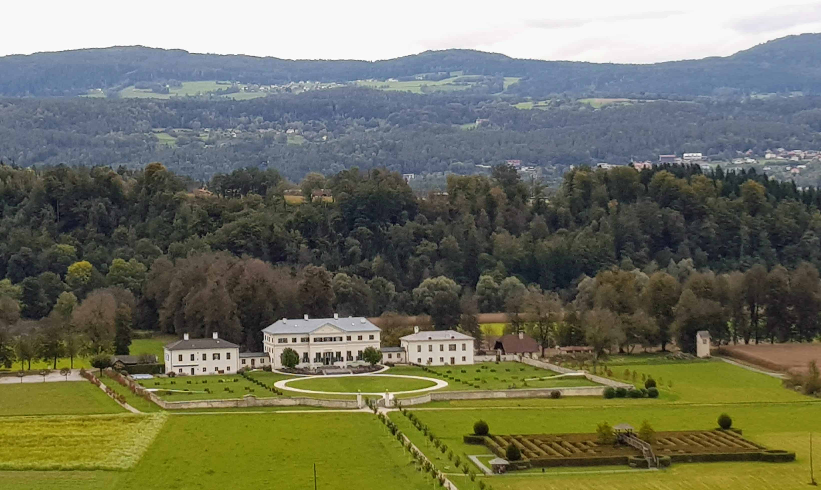 Schloss & Labyrinth Rosegg in Kärnten, Österreich - Sehenswürdigkeit in der Carnica Region Rosental