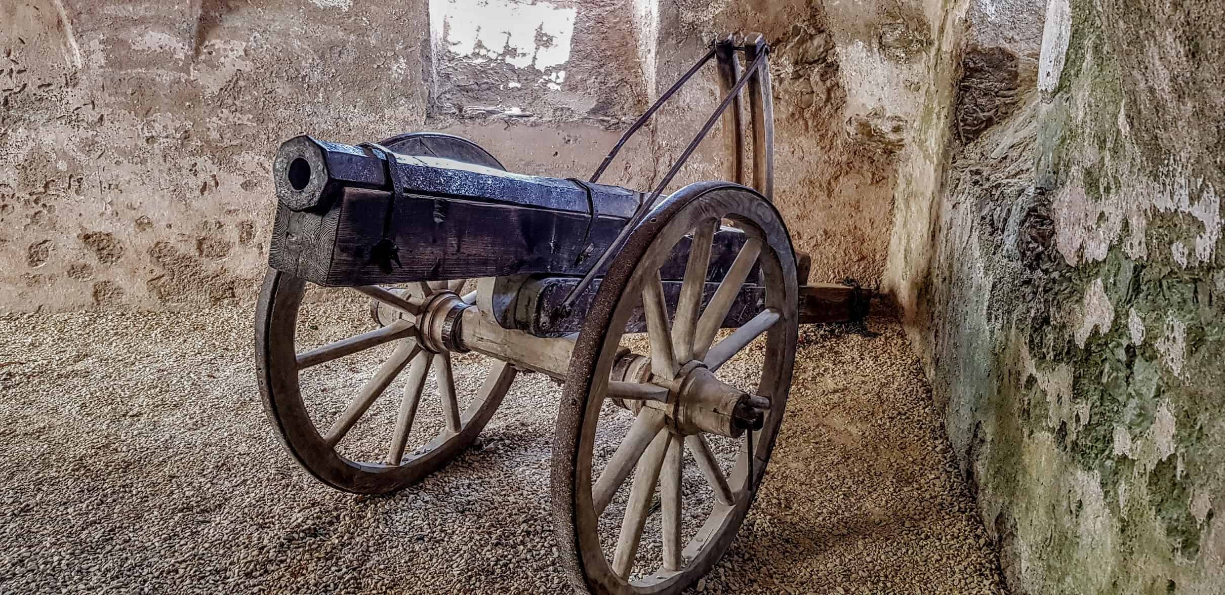 Ausstellungsstücke Burg Hochosterwitz Museum und Aufgang - Kanonenwagen