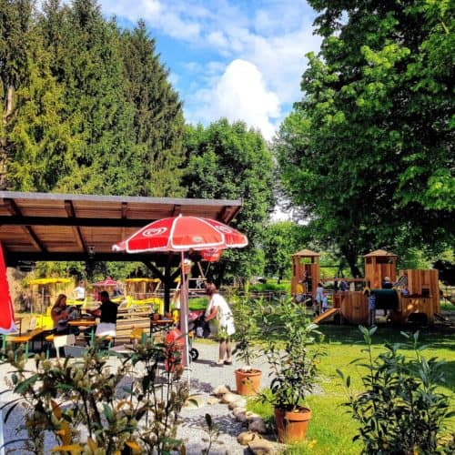 Buffet und Kinderspielplatz im Tierpark Rosegg Kärnten