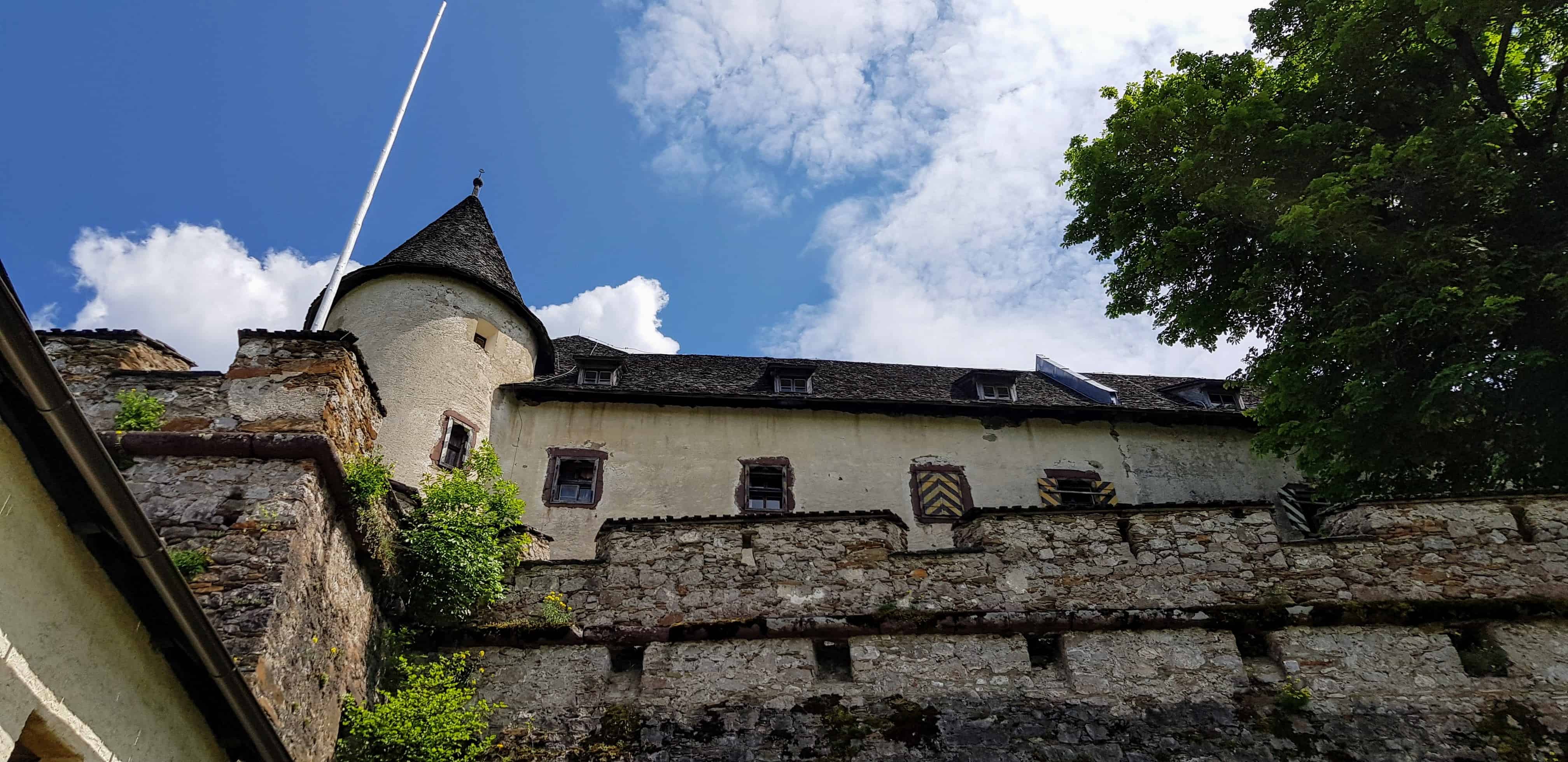 Aufgang auf die Burg Hochosterwitz - Sehenswürdigkeiten im Süden Österreichs.