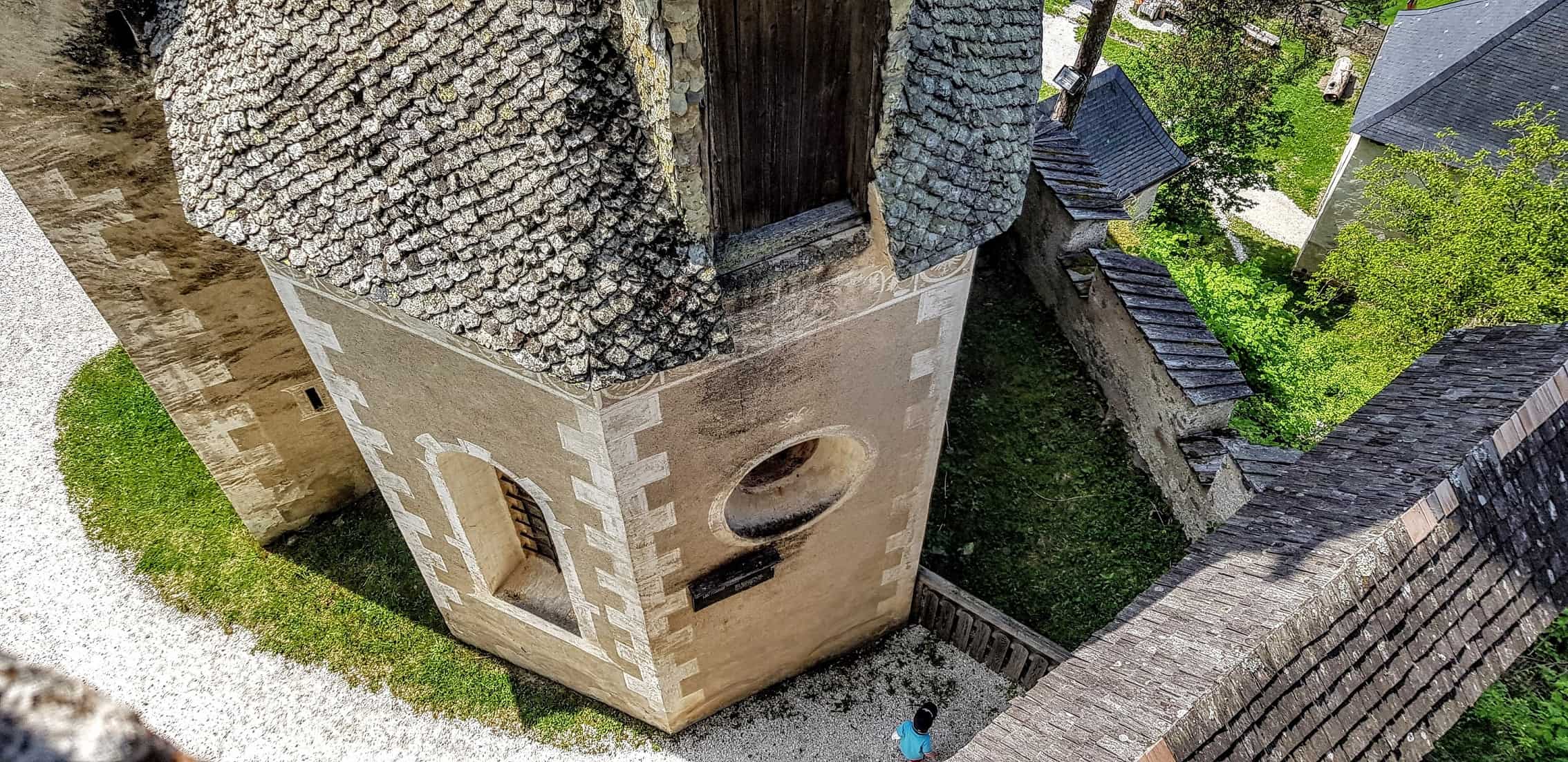 Kärntens TOP-10 Ausflugsziele: Burgkirche Burg Hochosterwitz in Kärnten - Ansicht von oben.