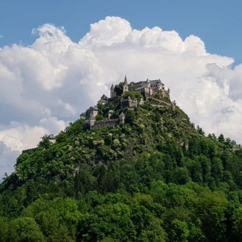 Familienfreundliche Sehenswürdigkeiten in Kärnten: Die Burg Hochosterwitz - St. Georgen am Längsee und Nähe St. Veit, Klagenfurt