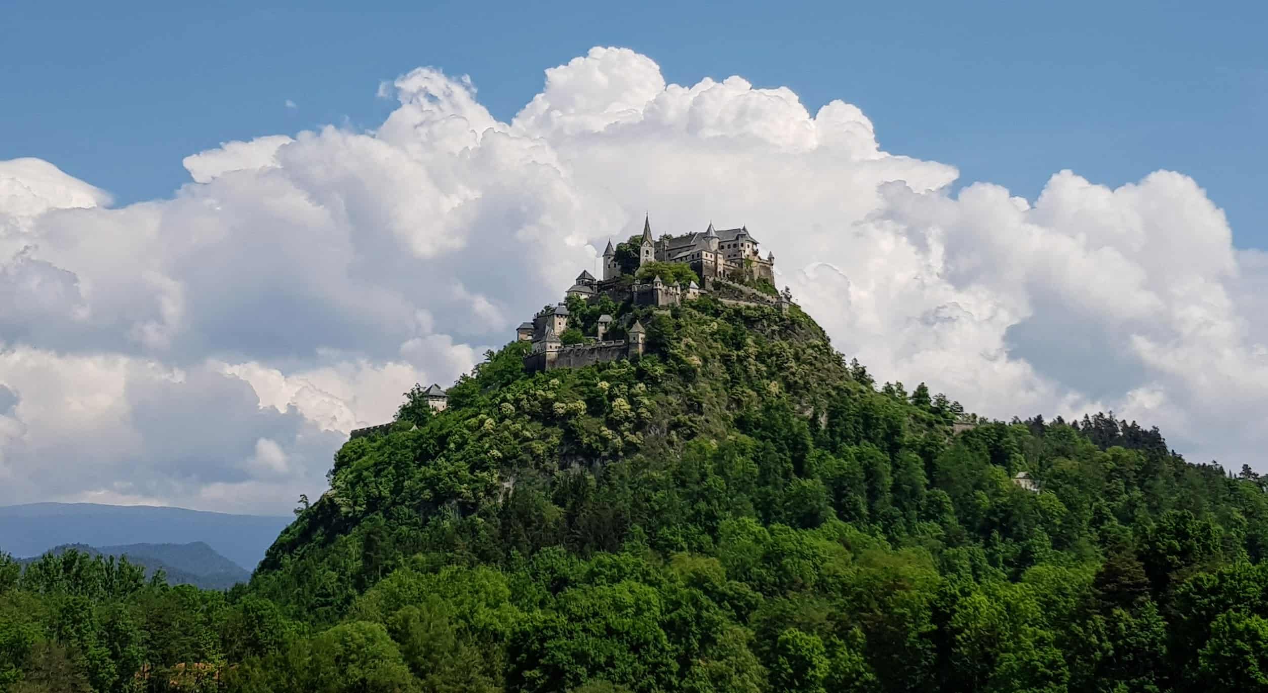 Familienfreundliche Sehenswürdigkeiten in Kärnten: Die Burg Hochosterwitz - St. Georgen am Längsee und Nähe St. Veit, Klagenfurt