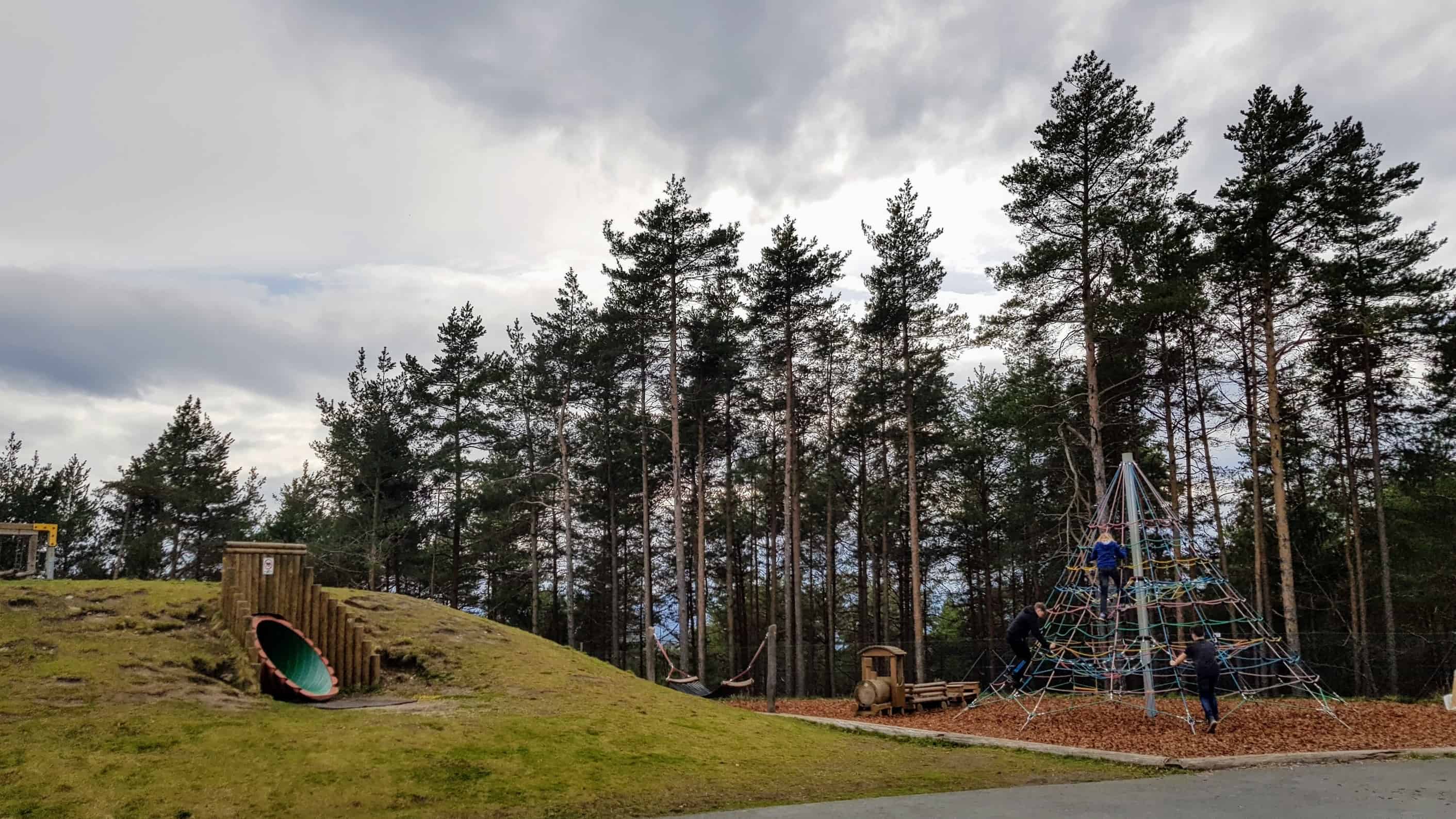 familienfreundliche Ausflugsziele Kärnten: Der Kinderspielplatz am Pyramidenkogel