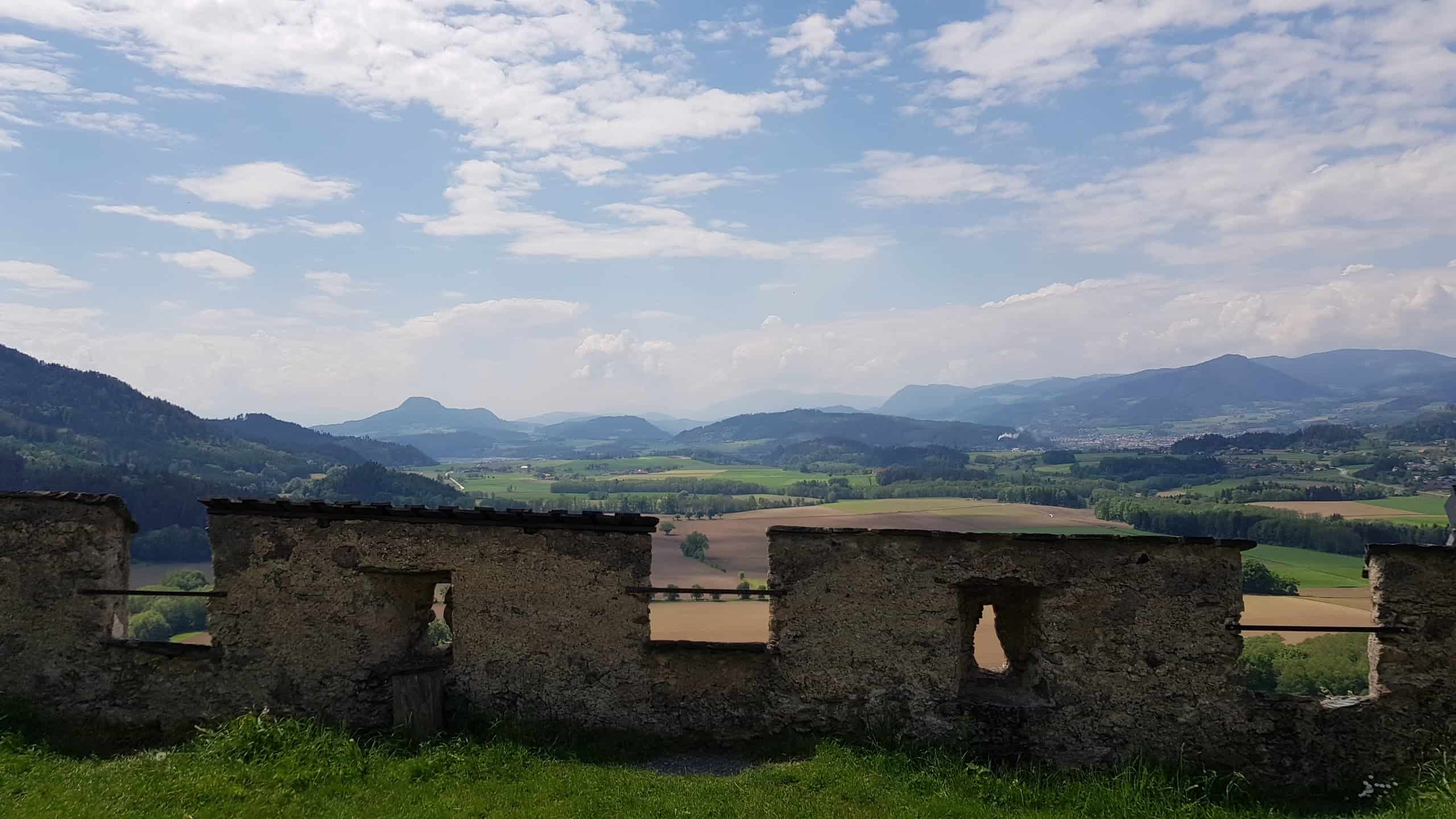 Aussichtsreicher Burgaufgang auf Kärntens TOP Ausflugsziel Burg Hochosterwitz