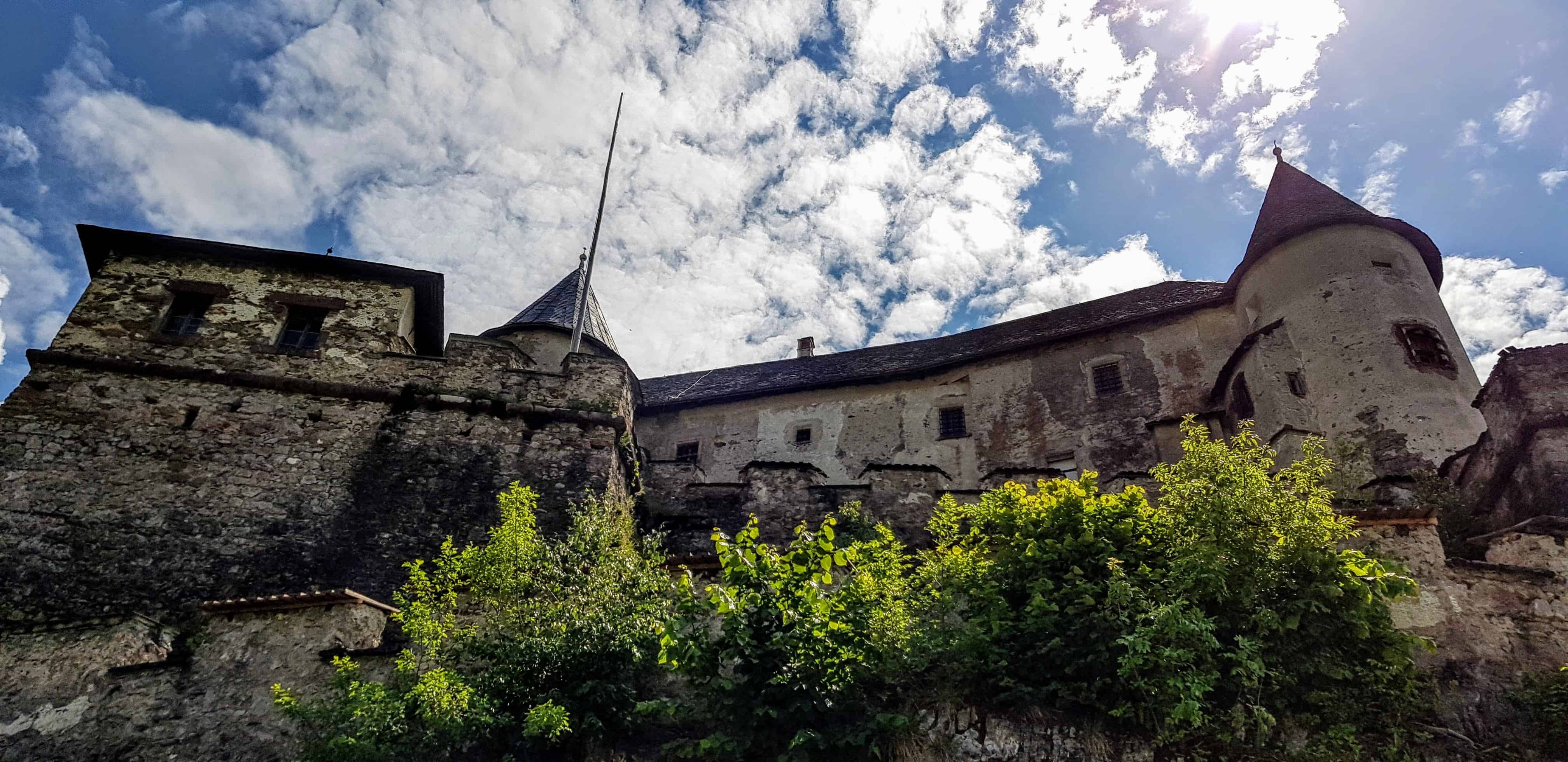 unterschiedliche Burgansichten, wenn man die Burg Hochosterwitz über den Fußweg erkundet. Foto: Kärntens TOP-10 Ausflugsziele