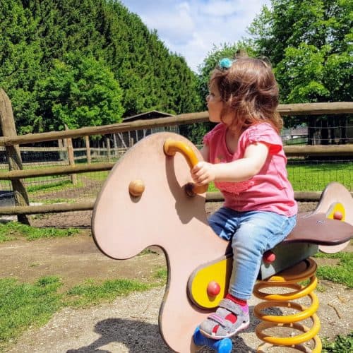 Kind Kinderspielplatz Tierpark Rosegg Ausflugsziele Kärnten Wörthersee