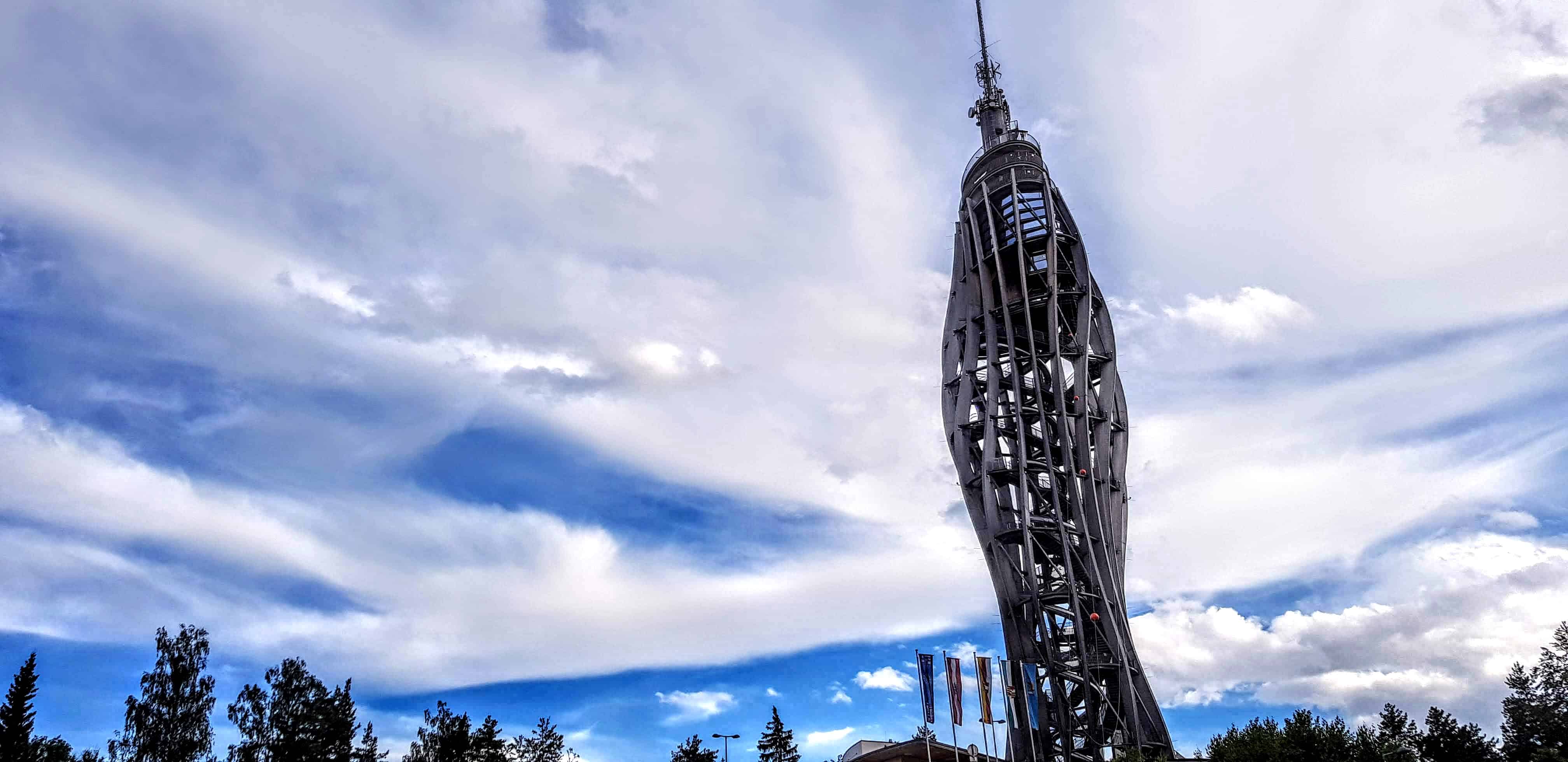 kinderfreundliche Ausflugsziele in Kärnten: Der Pyramidenkogel am Wörthersee mit Rutsche, Spielplatz uvm.