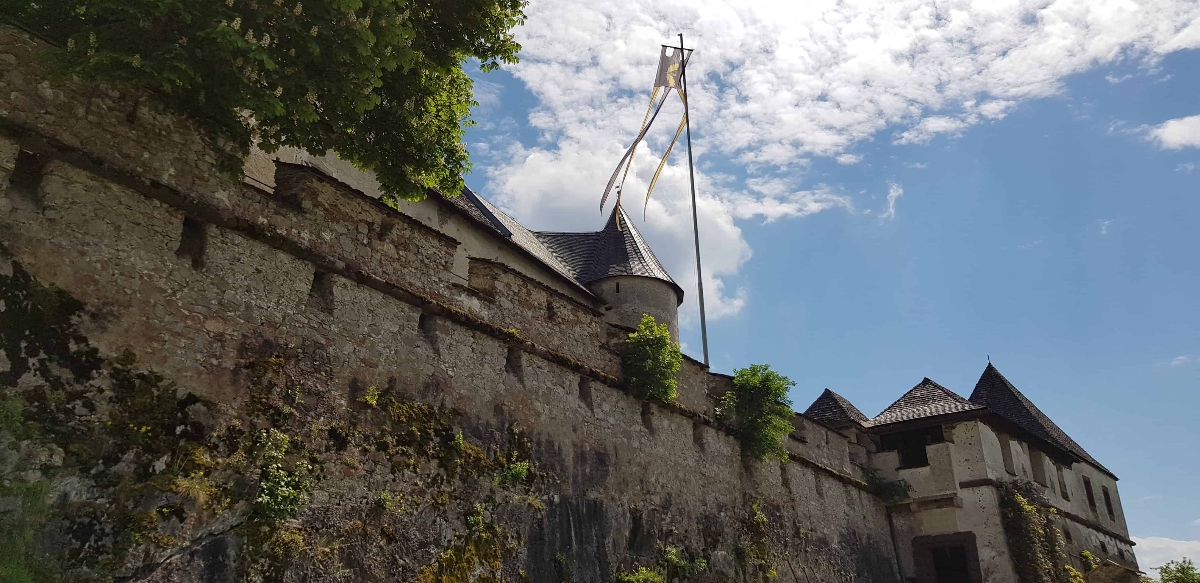 Ein umfangreiches Kulturprogramm mit Konzerten, Bilderausstellungen und Festen lädt den Besucher ein, die Burg Hochosterwitz in ihrer Vielfältigkeit zu entdecken.