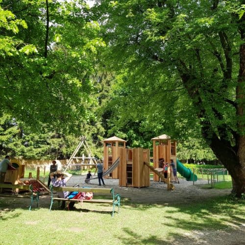 kinderfreundliches Ausflugsziel Tierpark Rosegg Kärnten mit Kinderspielplatz