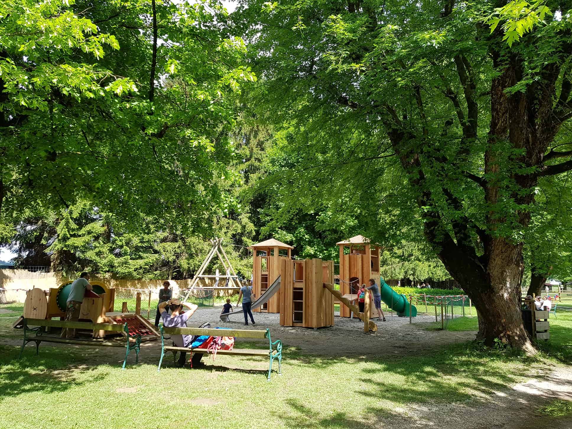 kinderfreundliches Ausflugsziel Tierpark Rosegg Kärnten mit Kinderspielplatz