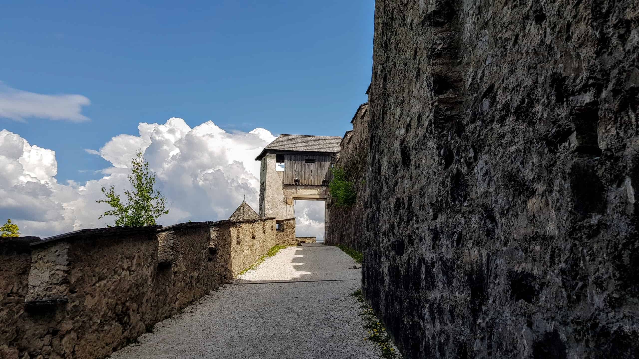 Kinderwagentauglicher Fußweg und Ausflug auf die Burg Hochosterwitz in Kärnten