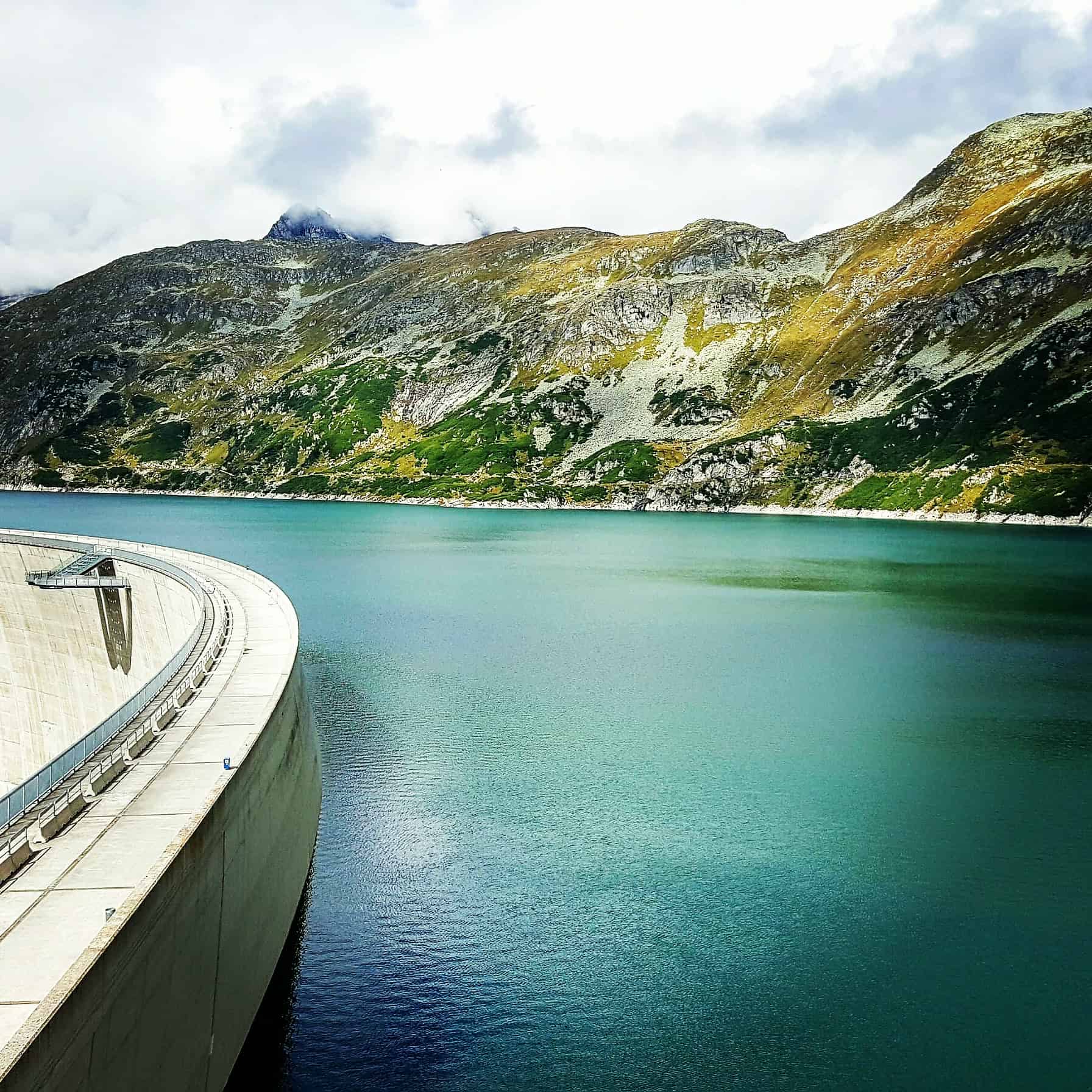 Malta Hochalmstraße mit Aussichtsplattform Airwalk auf Staumauer Kölnbreinsperre und Stausee