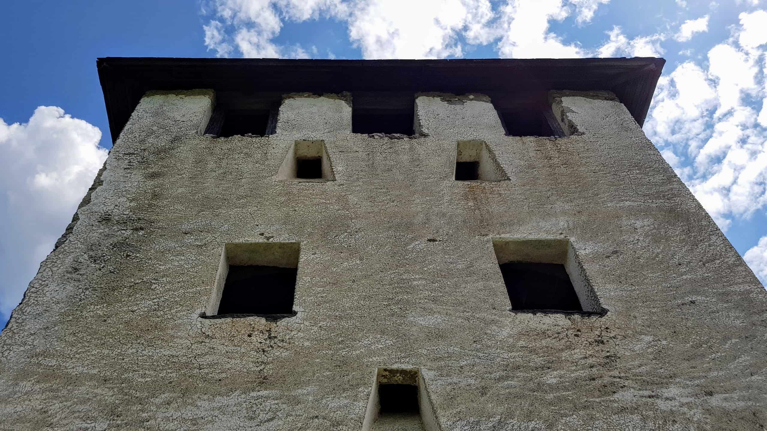 Burganlage Burg Hochosterwitz Kärnten bei familienfreundlicher und kinderfreundlicher Wanderung