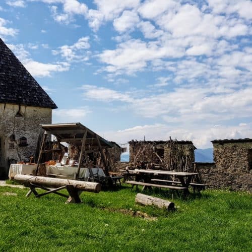 Erlebniswelt des mittelalterlichen Handwerks auf der Burg Hochosterwitz in Kärnten - TOP Ausflugsziele in der Nähe von Klagenfurt.