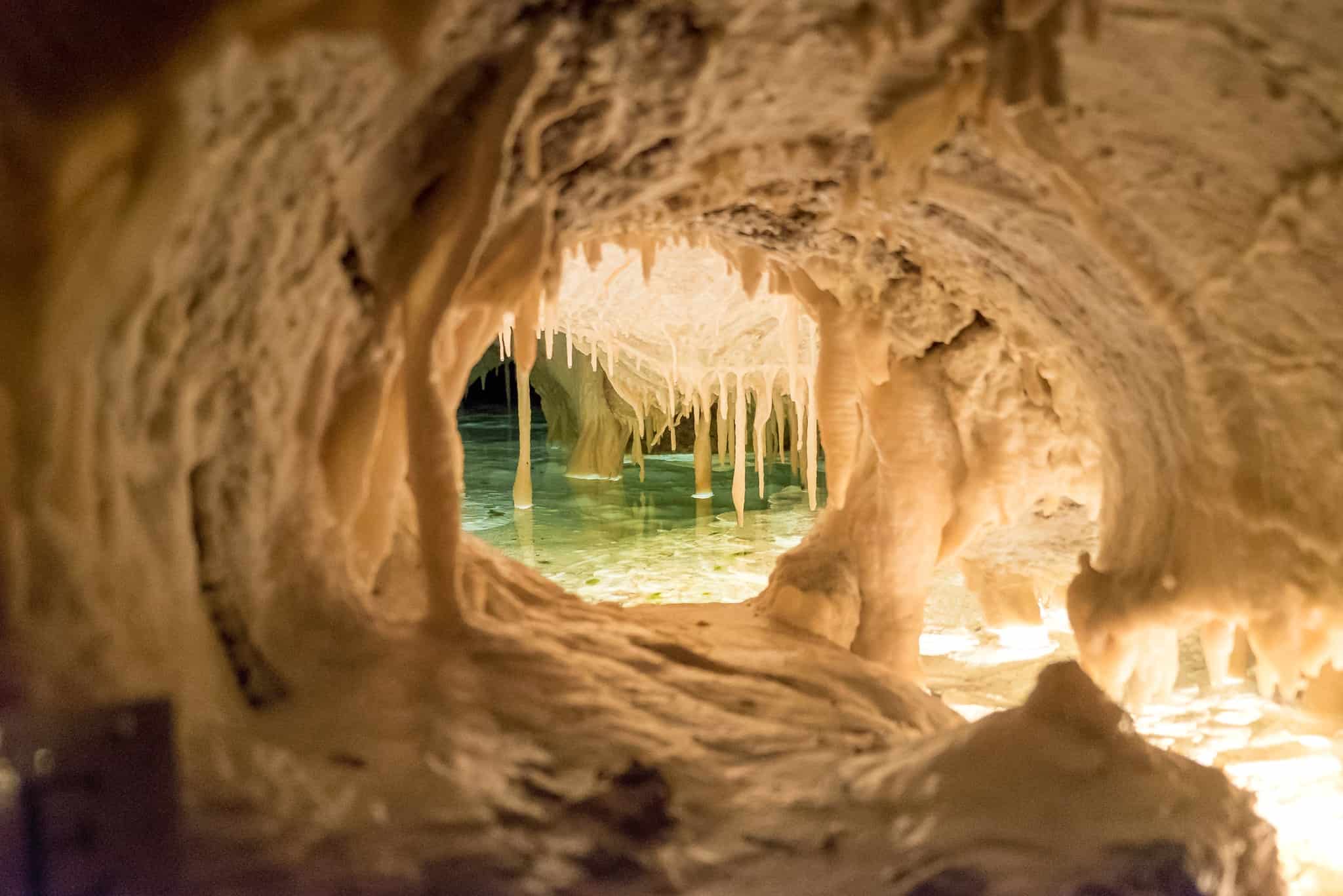 Der wunderschöne Sintersee in den in den Obir Tropfsteinhöhlen am Klopeinersee Südkärnten - Sehenswürdigkeiten Natur