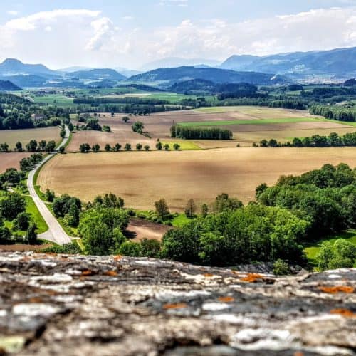 Panoramablick auf Kärnten von der Burg Hochosterwitz in Österreich. Blick Richtung Klagenfurt am Wörthersee