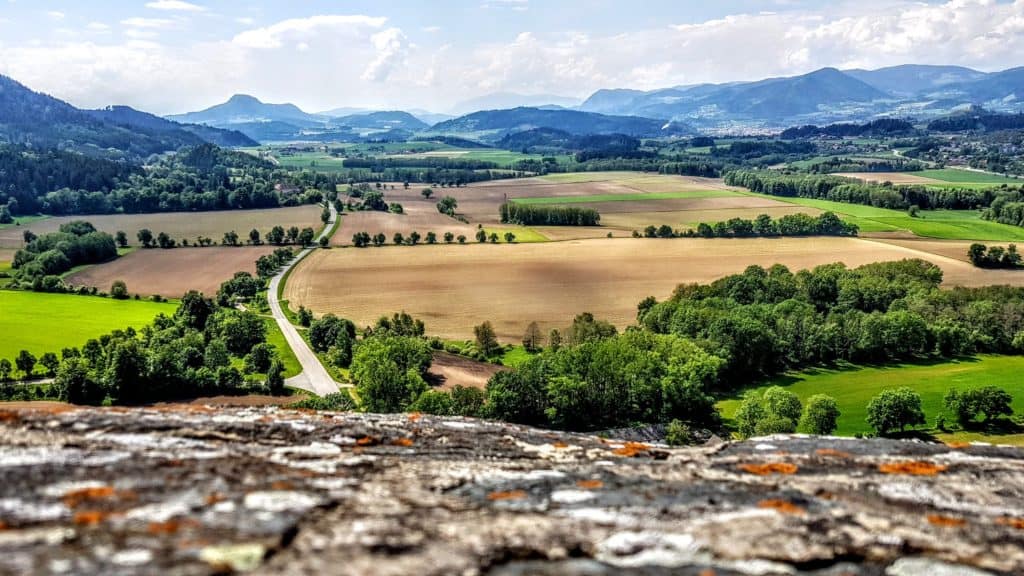 Traumhafter Panoramablick auf die Landschaft Kärntens