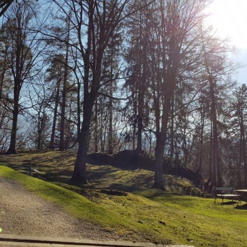 Rastplätze Tierpark Rosegg Kärnten bei Rundwanderung mit Kindern