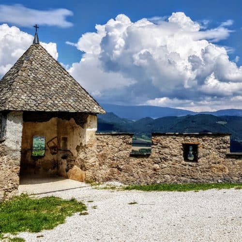 Rastplätze und Panorama-Wanderung auf die Burg Hochosterwitz