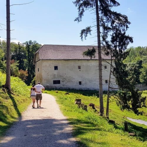 Romantischer Spaziergang durch den Zoo und Tierpark Rosegg in Kärnten