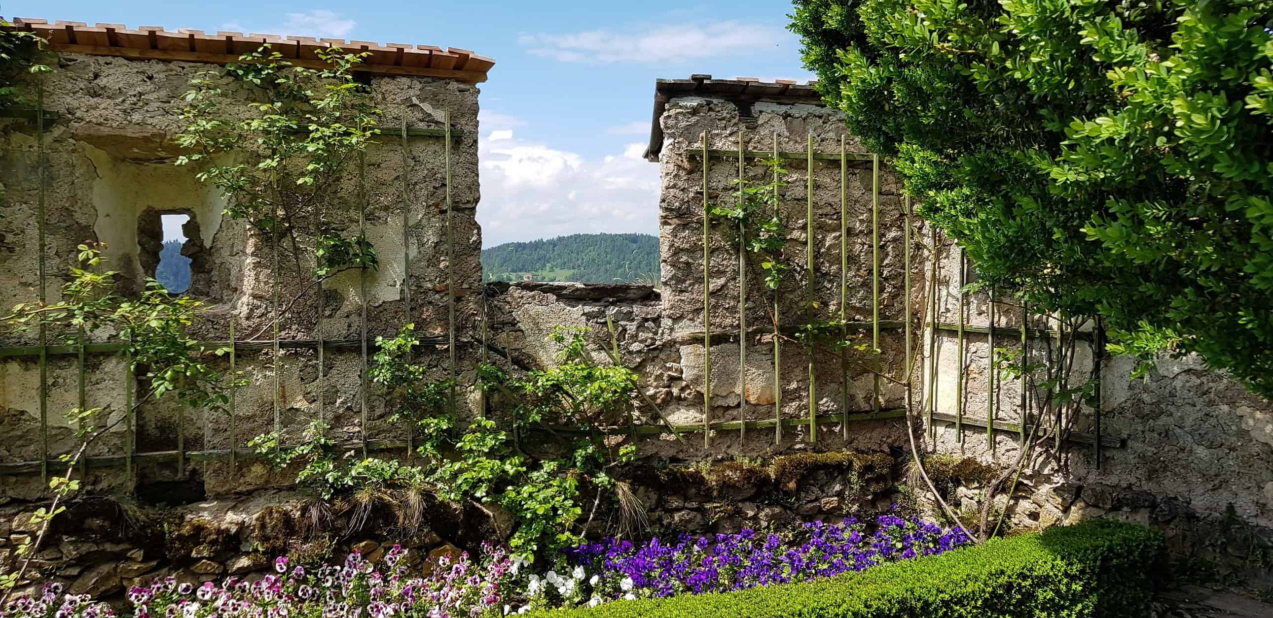 Rosengarten auf der Burg Hochosterwitz in Kärnten - Österreich