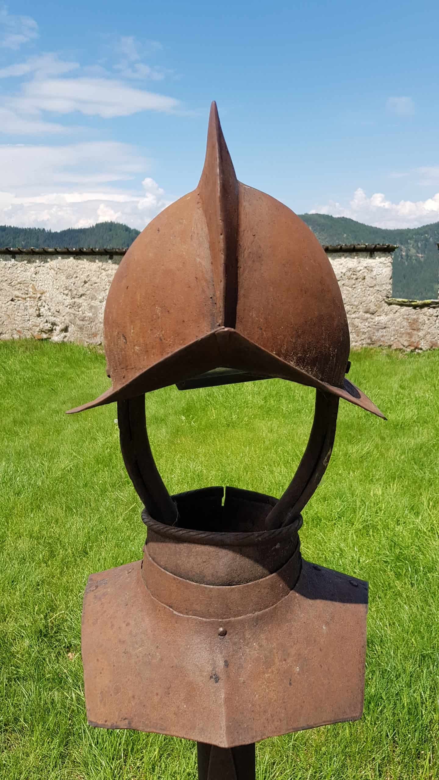 Liebevolle Details entlang der Wanderung bei einem Besuch auf der Burg Hochosterwitz in Kärnten - historische Sehenswürdigkeit.