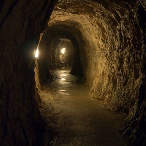 Stollen und Führung in der Obir Tropfsteinhöhle - sehenswerte Ausflugsziele am Klopeinersee Südkärnten in Österreich