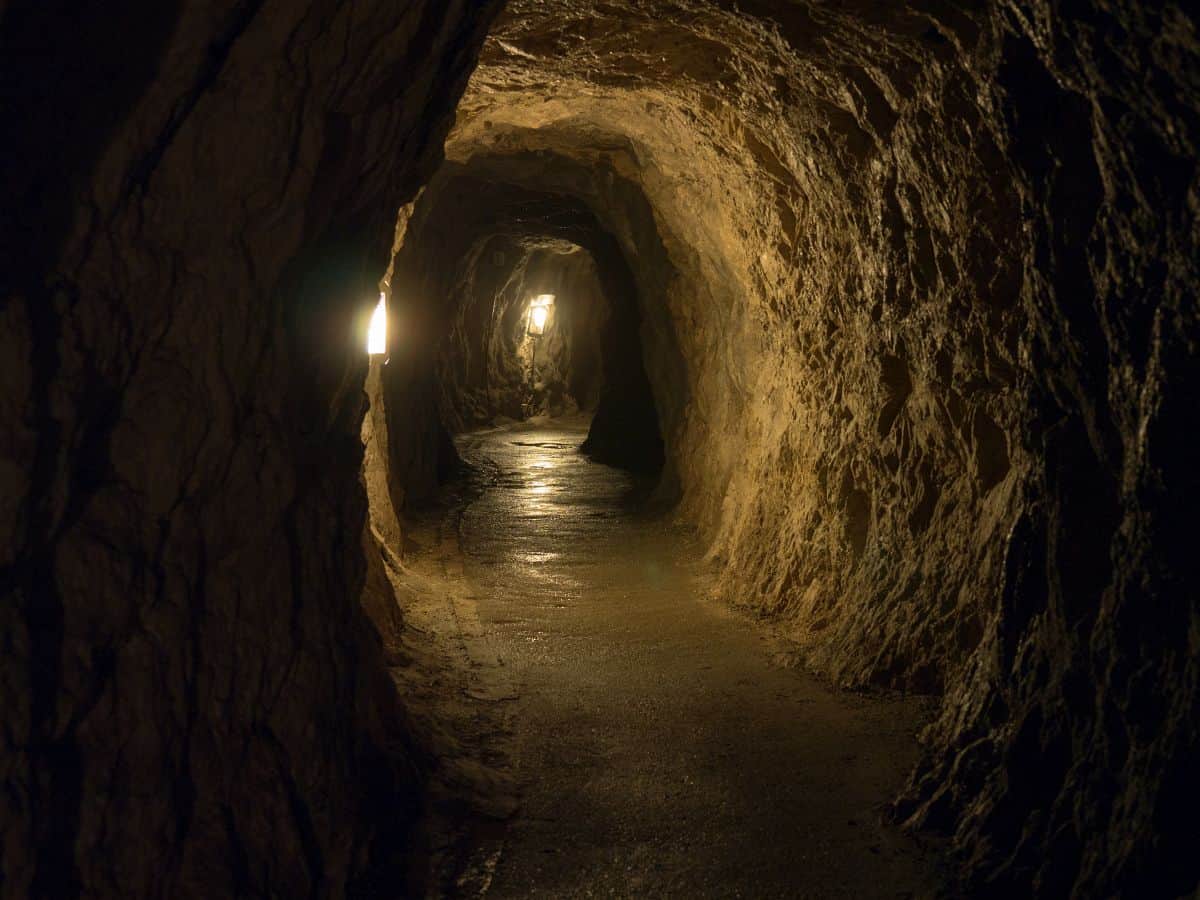 Stollen und Führung in der Obir Tropfsteinhöhle - sehenswerte Ausflugsziele am Klopeinersee Südkärnten in Österreich