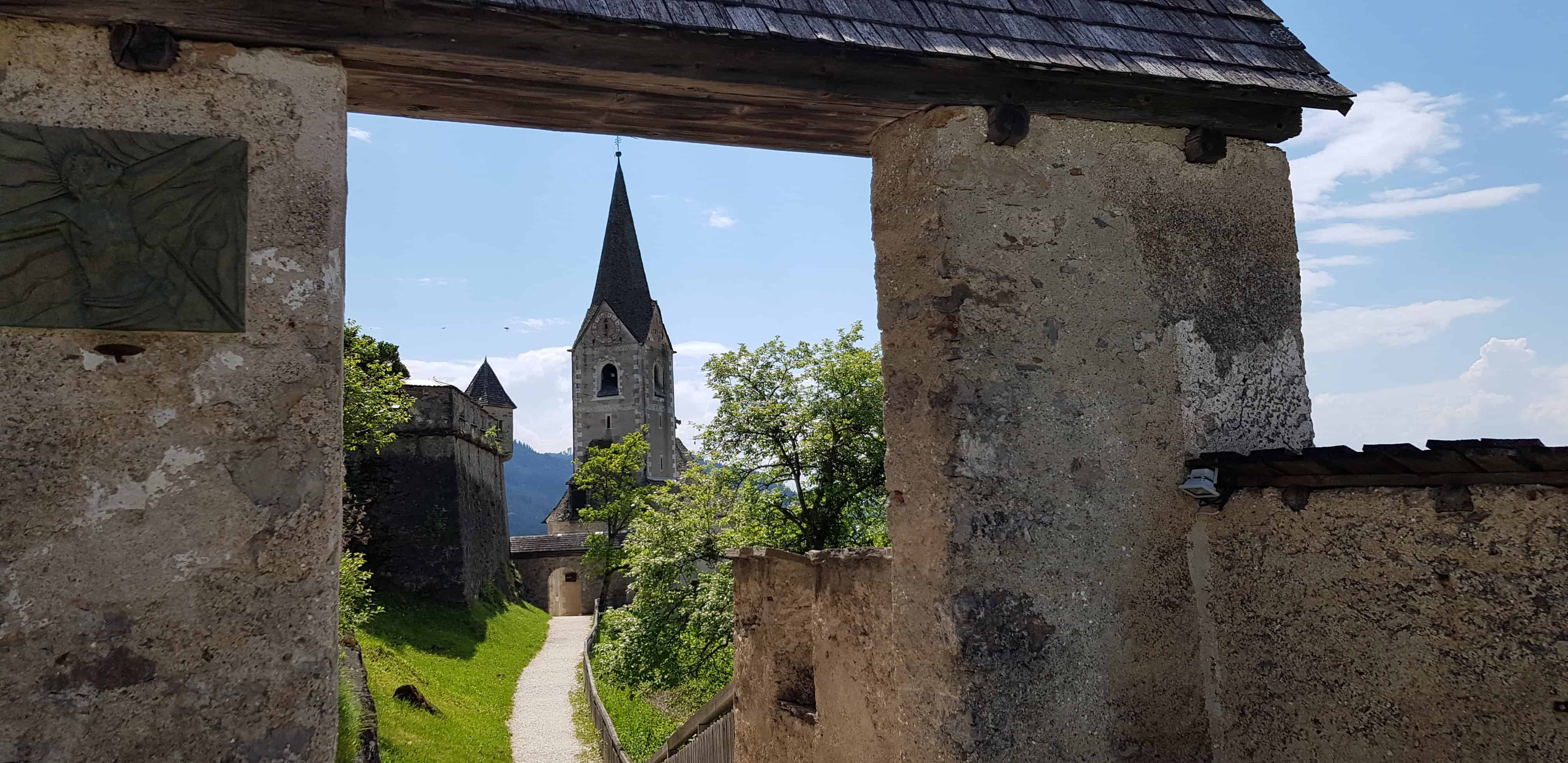 Tor zur Burgkirche auf der Burg Hochosterwitz in Österreich, Kärnten