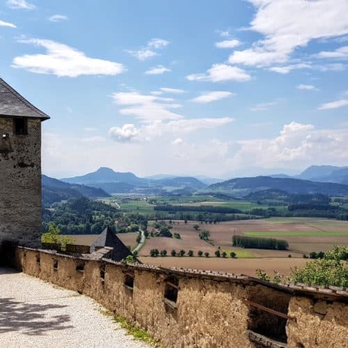 Traumhafte Wanderung auf die Burg Hochosterwitz in Kärnten - durch die Tore und mit schöner Aussicht