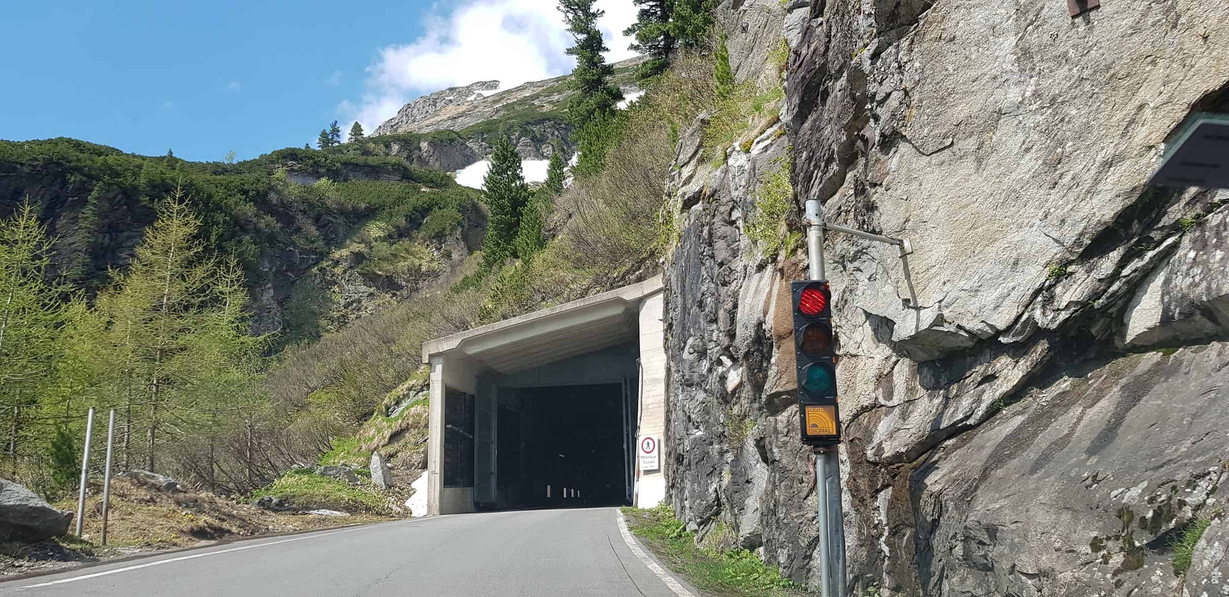 Mautstraße Auffahrt Malta Hochalmstraße - Ampel und Tunnel