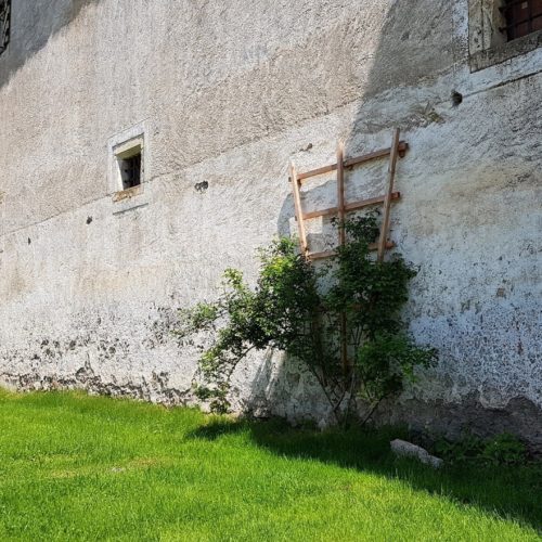 Wanderung auf die Burg Hochosterwitz - alte Mauern und Garten