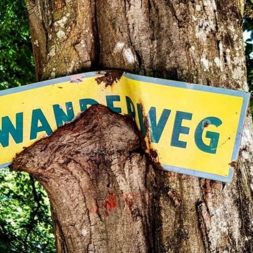 Wanderung durch Tierpark Rosegg - Schild, Wegweiser