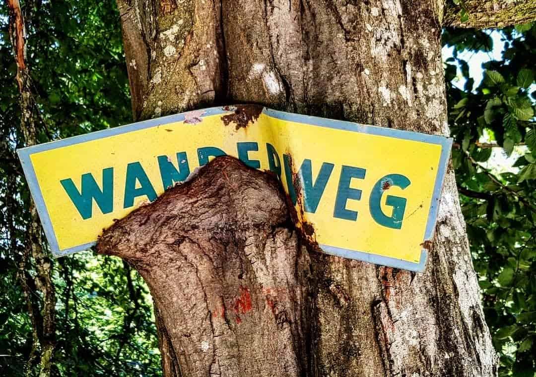 Wanderung durch Tierpark Rosegg - Schild, Wegweiser