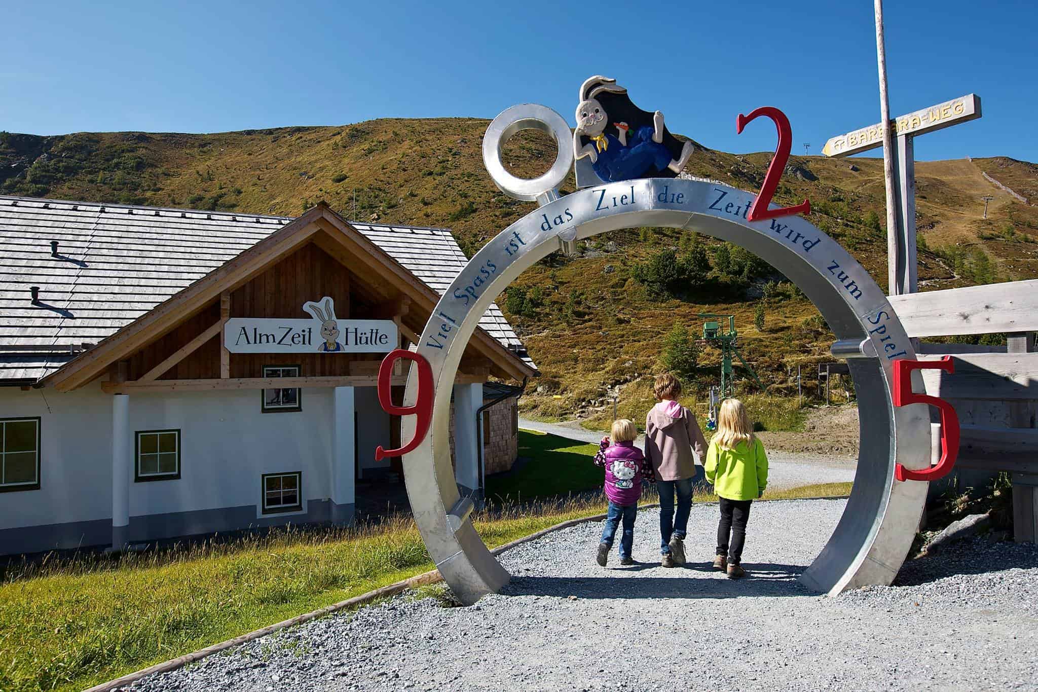 Eingang zur Nocky's Almzeit - Erlebnisspielplatz für Kinder und Familien auf der Turracher Höhe in Kärnten & Steiermark