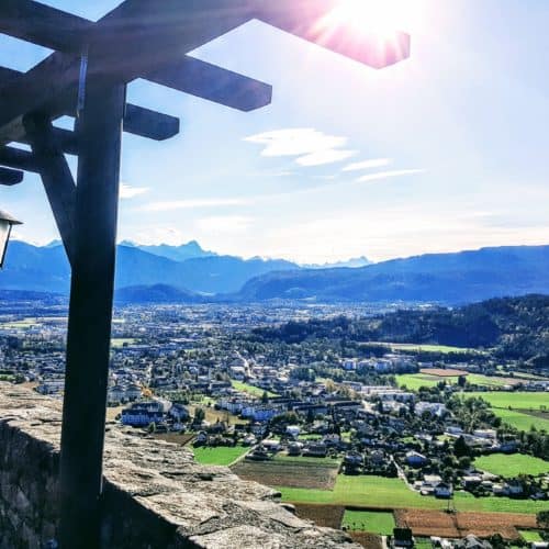 Aussicht Adlerarena Burg Landskron auf Villach in der Nähe vom Wörthersee in Kärnten