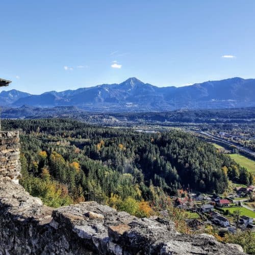 Blick auf Karawanken von Adlerarena Burg Landskron Ossiacher See