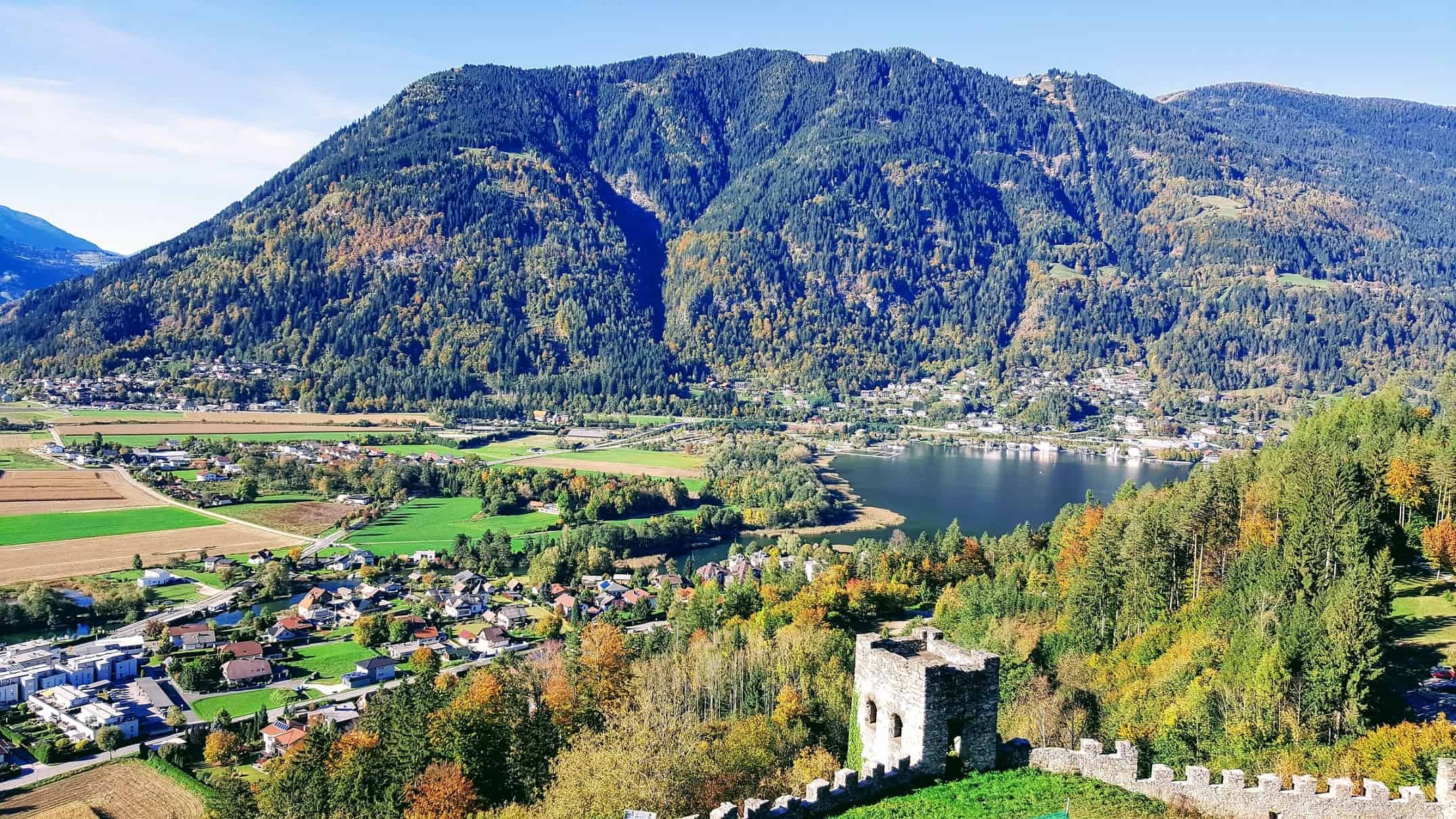 Blick auf Ossiacher See und Gerlitzen von Adlerarena Burg Landskron