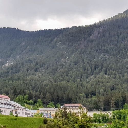 Die imposante Anlage der Schaubergwerke Terra Mystica & Montana im Naturpark Dobratsch