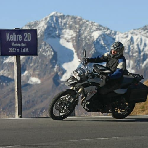 Motorradfahrer auf Großglockner Hochalpenstraße in Österreich - Sommer