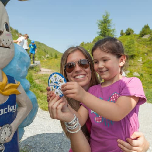 In der Kindererlebniswelt Nockys Almzeit auf der Turracher Höhe. Berg- und Talfahrt mit der Bergbahn ist mit der Kärnten Card gratis.