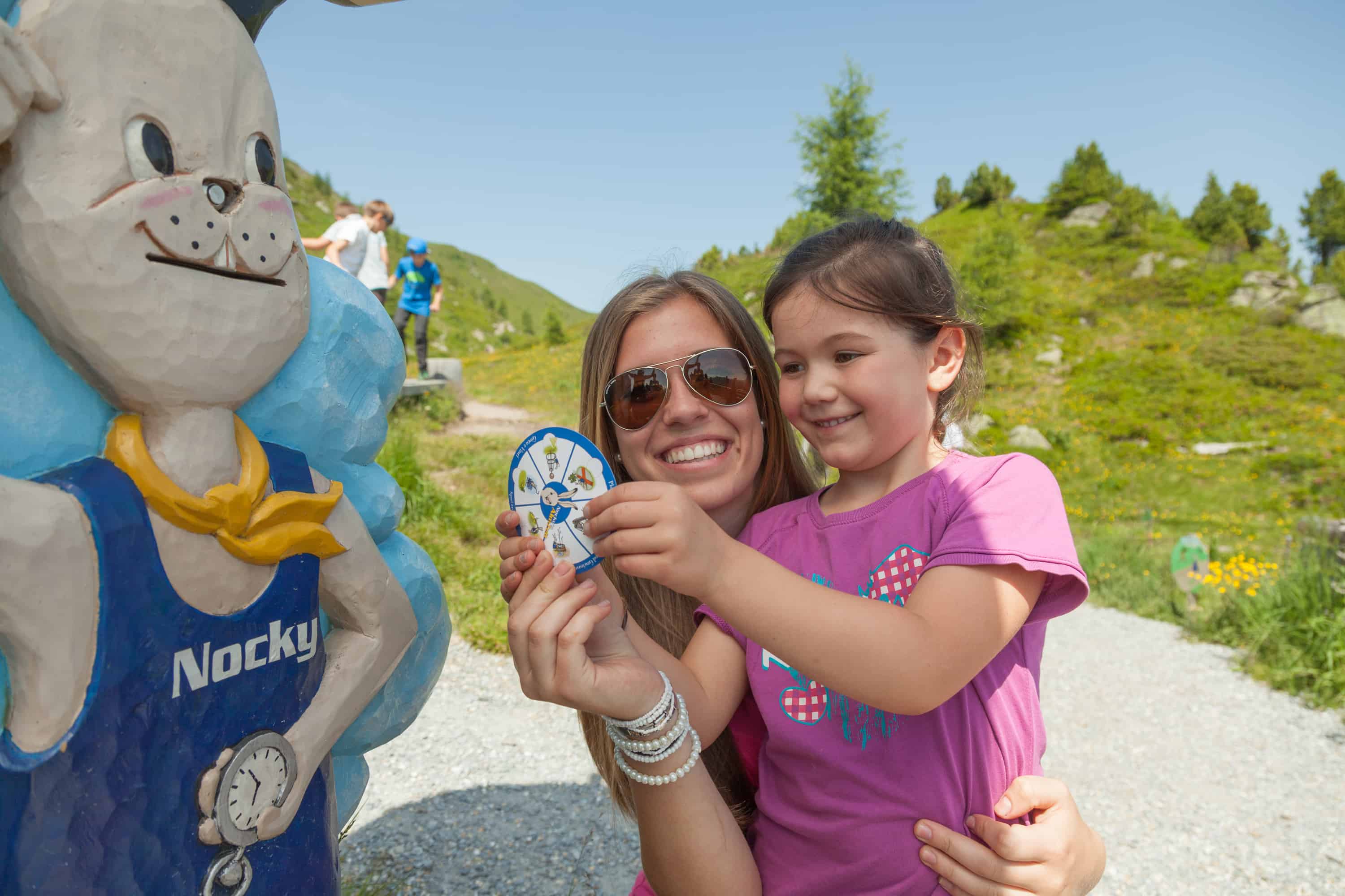 In der Kindererlebniswelt Nockys Almzeit auf der Turracher Höhe. Berg- und Talfahrt mit der Bergbahn ist mit der Kärnten Card gratis.