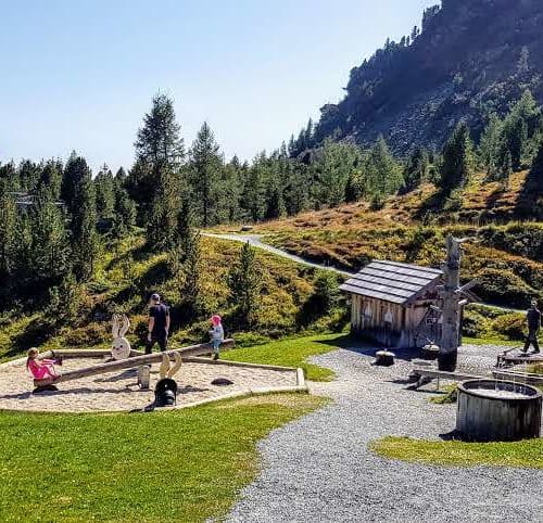 Der schöne Kinder-Erlebnis-Spielplatz in den Alpen - Nocky's Almzeit auf der Turracher Höhe in den Kärntner Nockbergen - Österreich