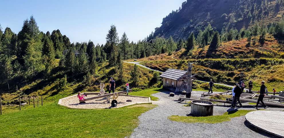 Der schöne Kinder-Erlebnis-Spielplatz in den Alpen - Nocky's Almzeit auf der Turracher Höhe in den Kärntner Nockbergen - Österreich