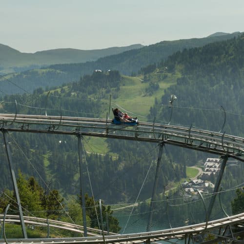 Die ganzjährig geöffnete Rodelbahn Nocky Flitzer auf der Turracher Höhe in Kärnten - Österreich