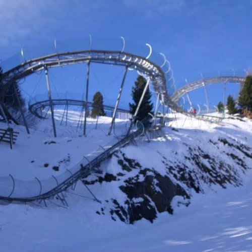 Winterrodelbahn Nocky Flitzer Turracher Höhe in Kärnten. Alpenachterbahn im Winter. Ausflugsziel für die ganze Familie in Österreich.